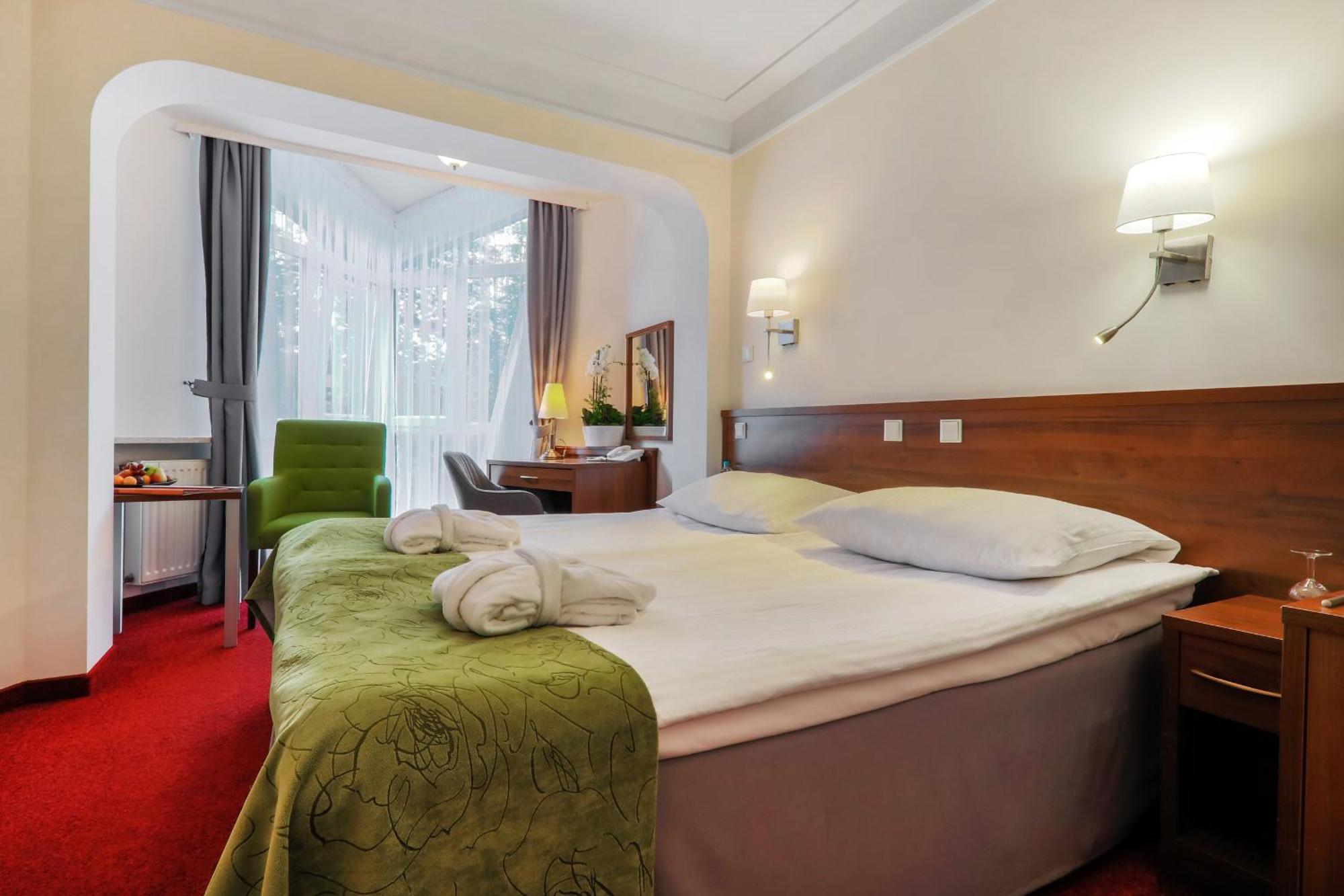 Papuga Park Hotel Wellness&Spa Bielsko-Biala Bagian luar foto