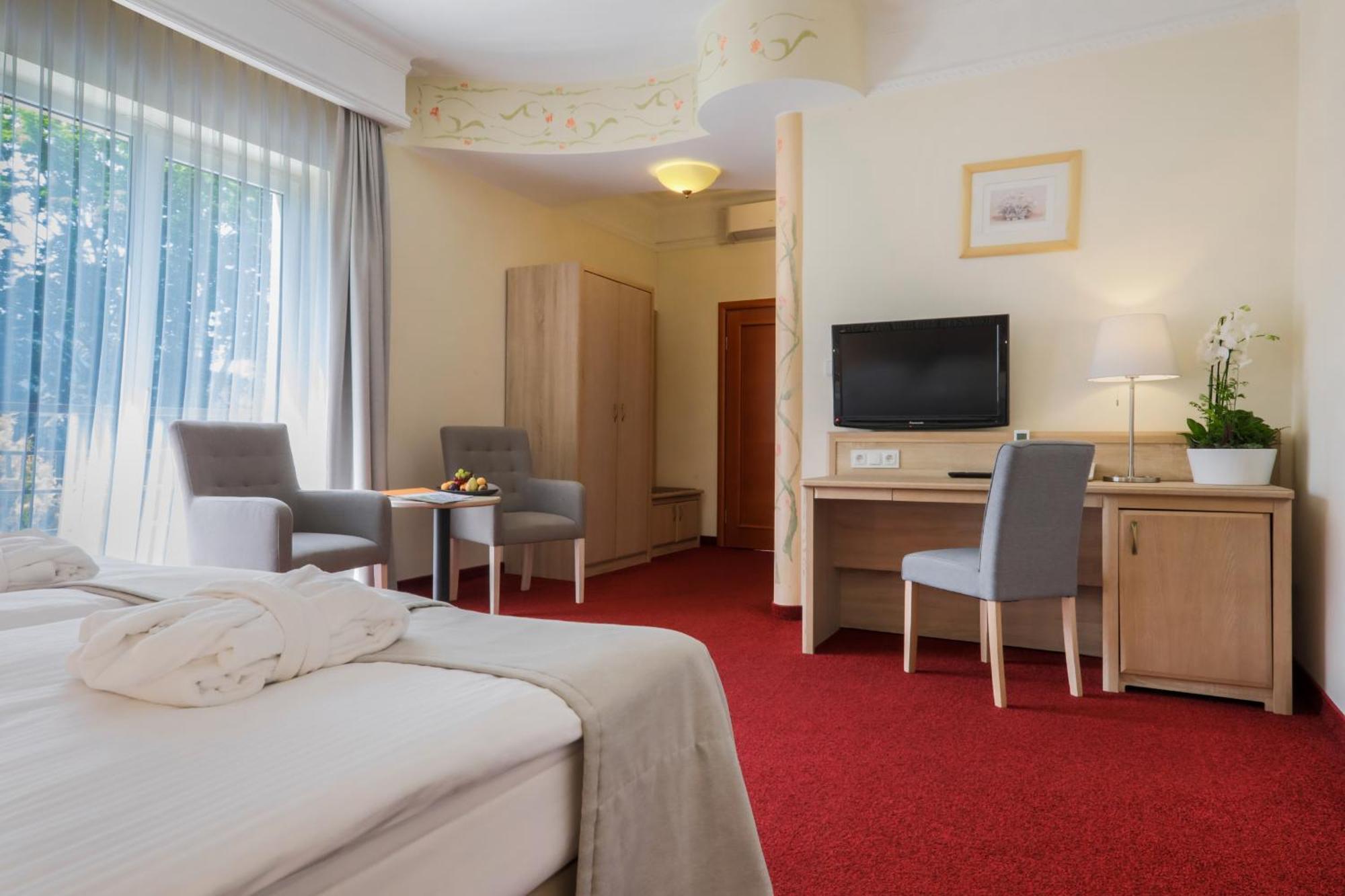 Papuga Park Hotel Wellness&Spa Bielsko-Biala Bagian luar foto