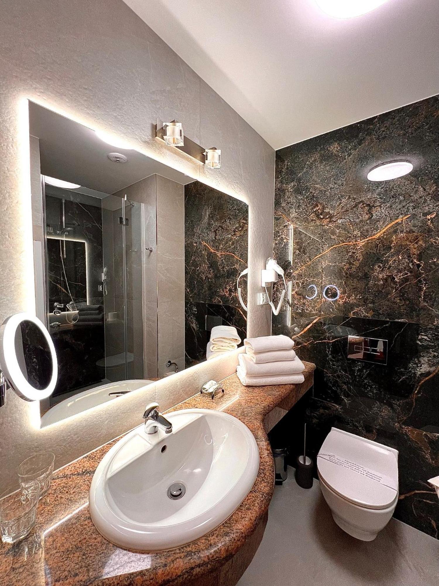 Papuga Park Hotel Wellness&Spa Bielsko-Biala Bagian luar foto